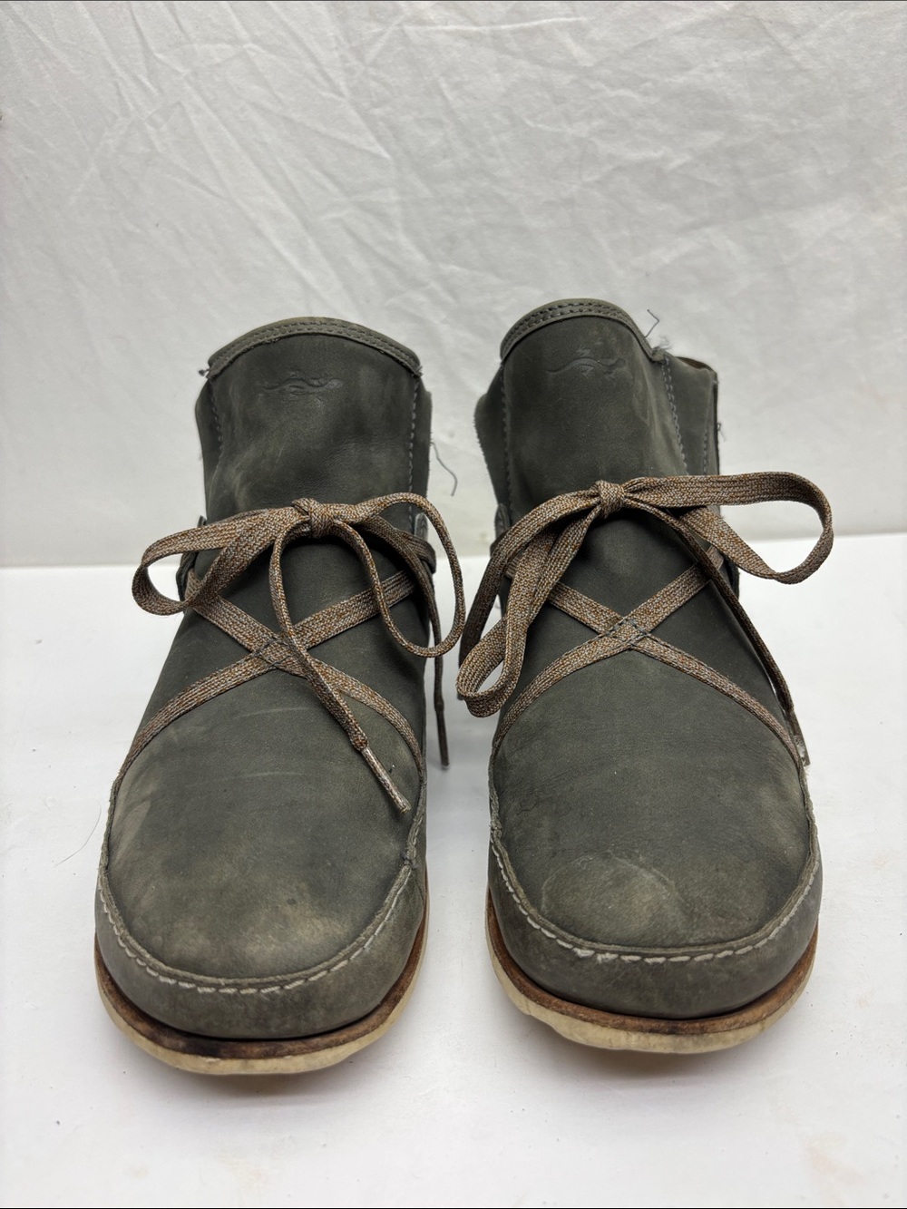 Chaco Women’s Dark Gray Leather Castlerock Boots with Brown Laces, SZ 8, box 19